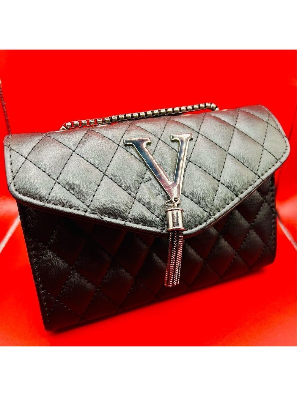 Black Quilted Crossbody Bag V Initial Chain Gunmetal High Fashion - Picture 10 of 17